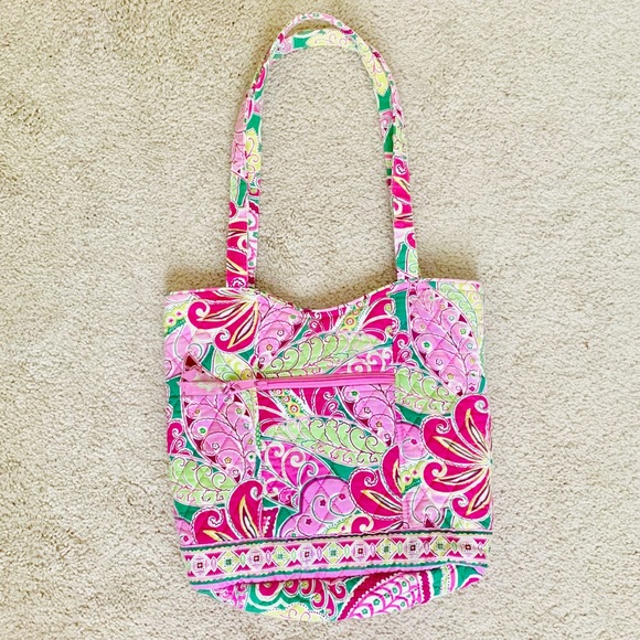 Vera Bradley Handbags - LIKE NEW VERA BRADLEY PURSE